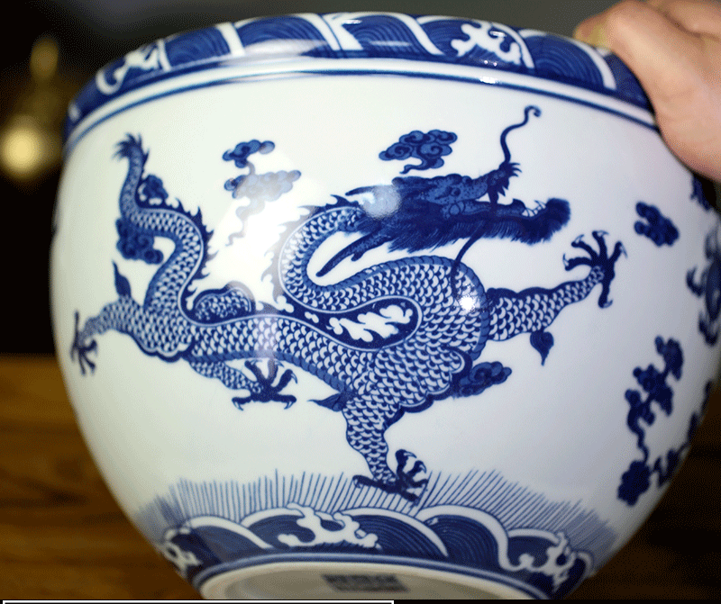 Jingdezhen blue and white porcelain aquarium home sitting room ceramic goldfish turtle cylinder mesa study calligraphy and painting scroll to receive