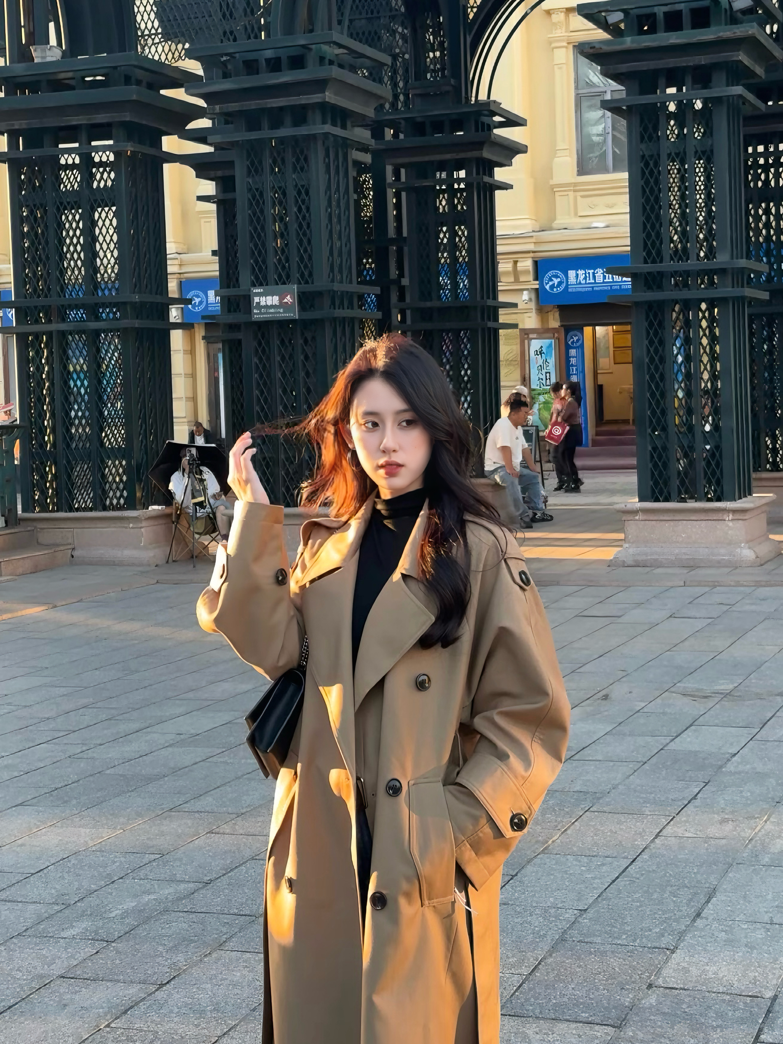 解锁法式优雅密码——周淼ZHOUMIAO"巴黎旧梦"风衣穿搭图鉴