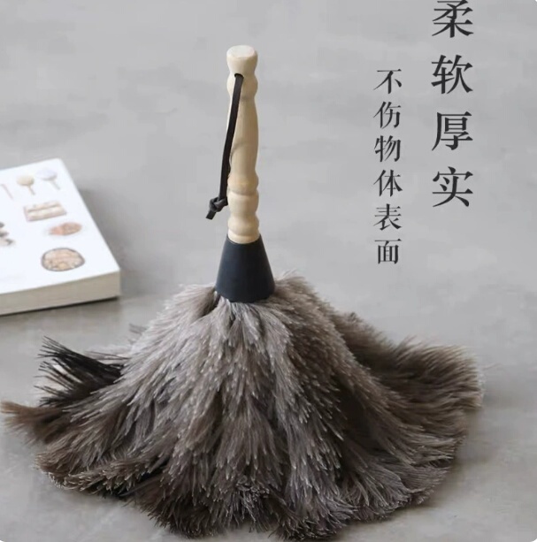 Feather Duster with Ostrich Feathers, Non-Shedding, for Home and Car Use, Thickened and Densely Packed, for Household Cleaning, Electrostatic Adsorption Dust Removal Duster