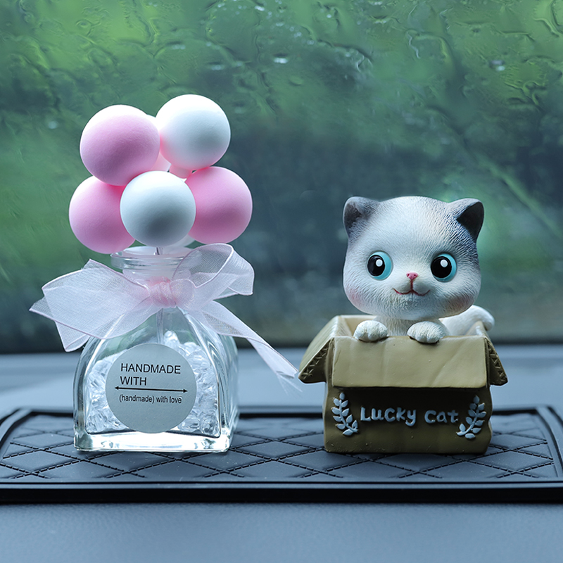 Shaking head, doll Internet celebrity car cat car interior ornament, goddess model, creative TikTok model, personalized car decoration