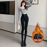 Черный пушистый