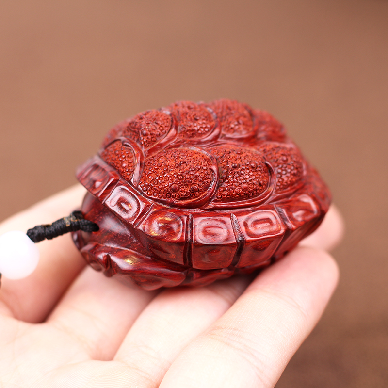 Fu Yunchang Indian small leaf red sandalwood handmade wood carving rich armor one side turtle shell handle pieces for men and women to carry with them to play with