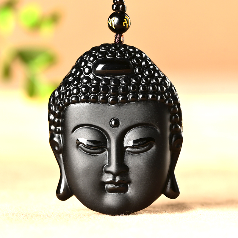 天然黑曜石佛头吊坠：本命年护身、招财辟邪的玄学穿搭新宠？