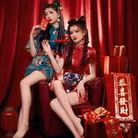 Красное ципао, утягивающий пояс на талию