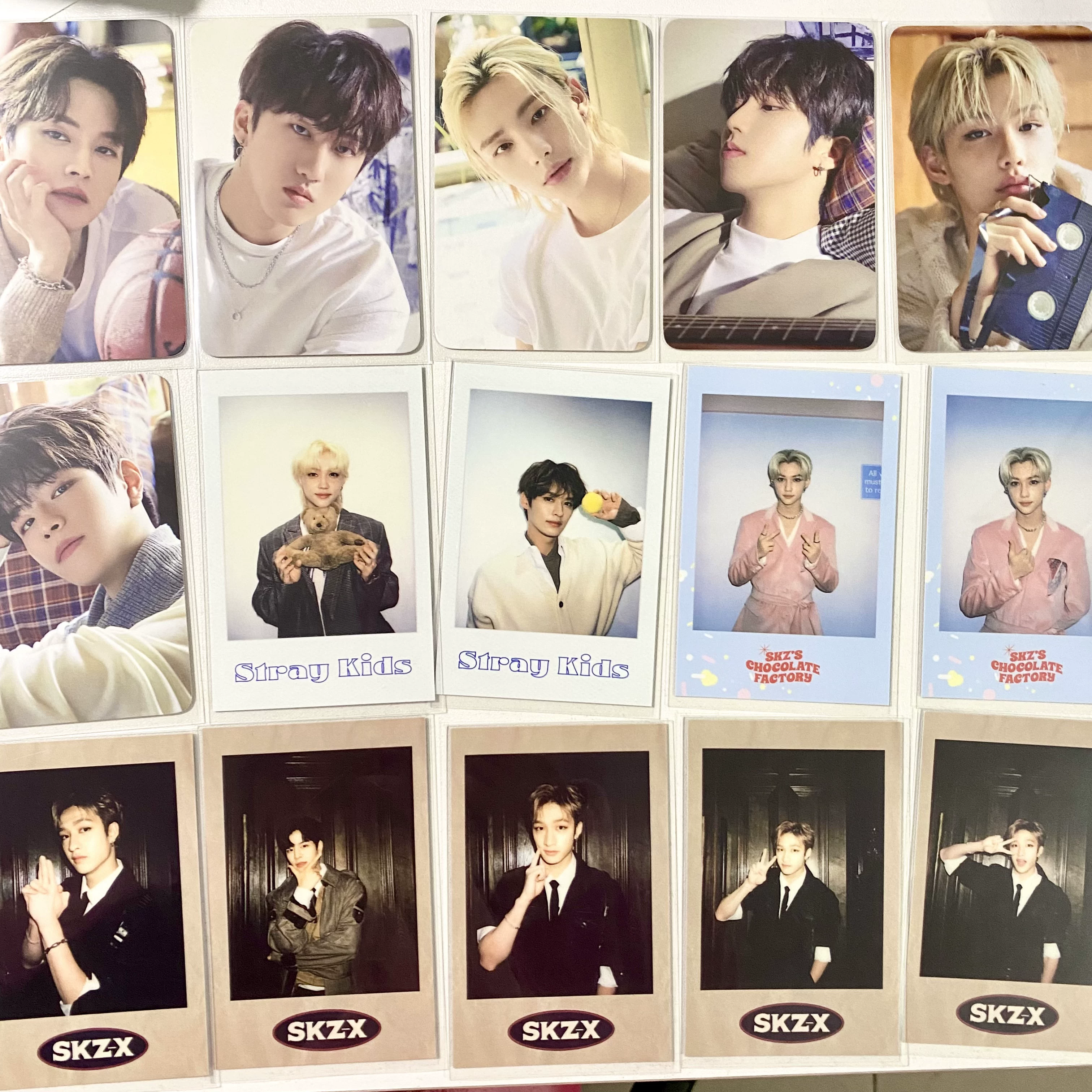 Официальный небольшой настольный календарь Stray Kids SKZOO с фотографиями SKZ Huang Yanchen Li Longyi Li Yanhao
