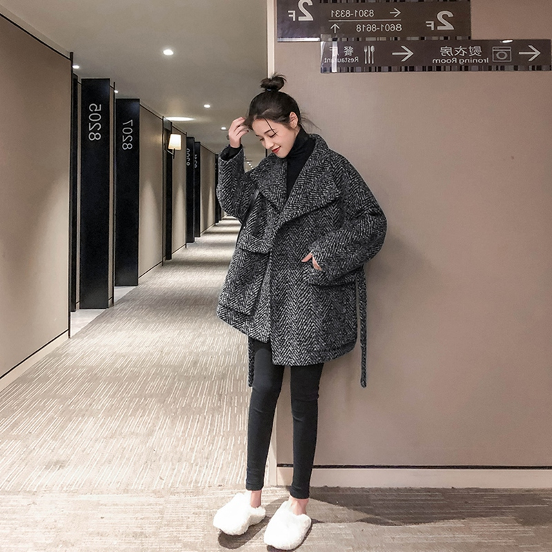 Short woolen coat women's 2022 new Korean version loose small thickened all-match small fragrance style woolen coat tide