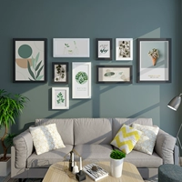 Черно-белое и зеленое растение