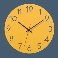 Простые желтые цифровые часы