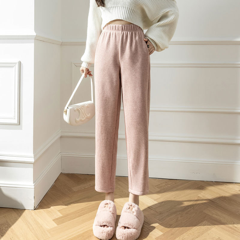 Petite Pink Glutinous Rice Pants for Women, Autumn and Winter Style, Fleece-Lined, Tapered Harem Carrot Pants, Three-Quarter or Eight-Quarter Length Granny Pants for Women Petite Pink Glutinous Rice Pants for Women, Autumn and Winter Style, Fleece-Lined, Tapered Harem Carrot Pants, Three-Quarter or Eight-Quarter Length Granny Pants for Women