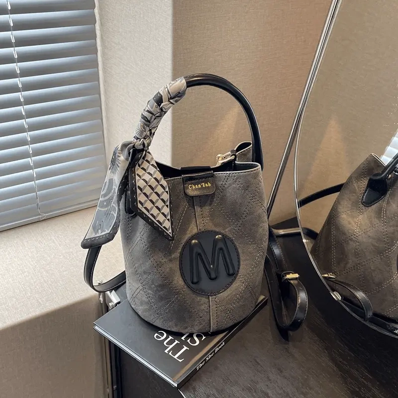 2025 Spring/Summer New Trendy Fashion Women's Bucket Bag, Niche Versatile Shoulder and Crossbody Bag
