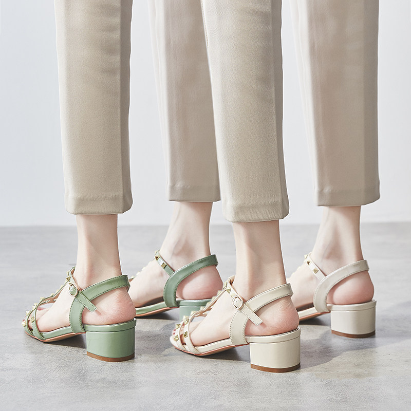 Net red sandals women's thick heel 2021 summer new women's shoes fashion all-match one-word buckle rivets Roman sandals women