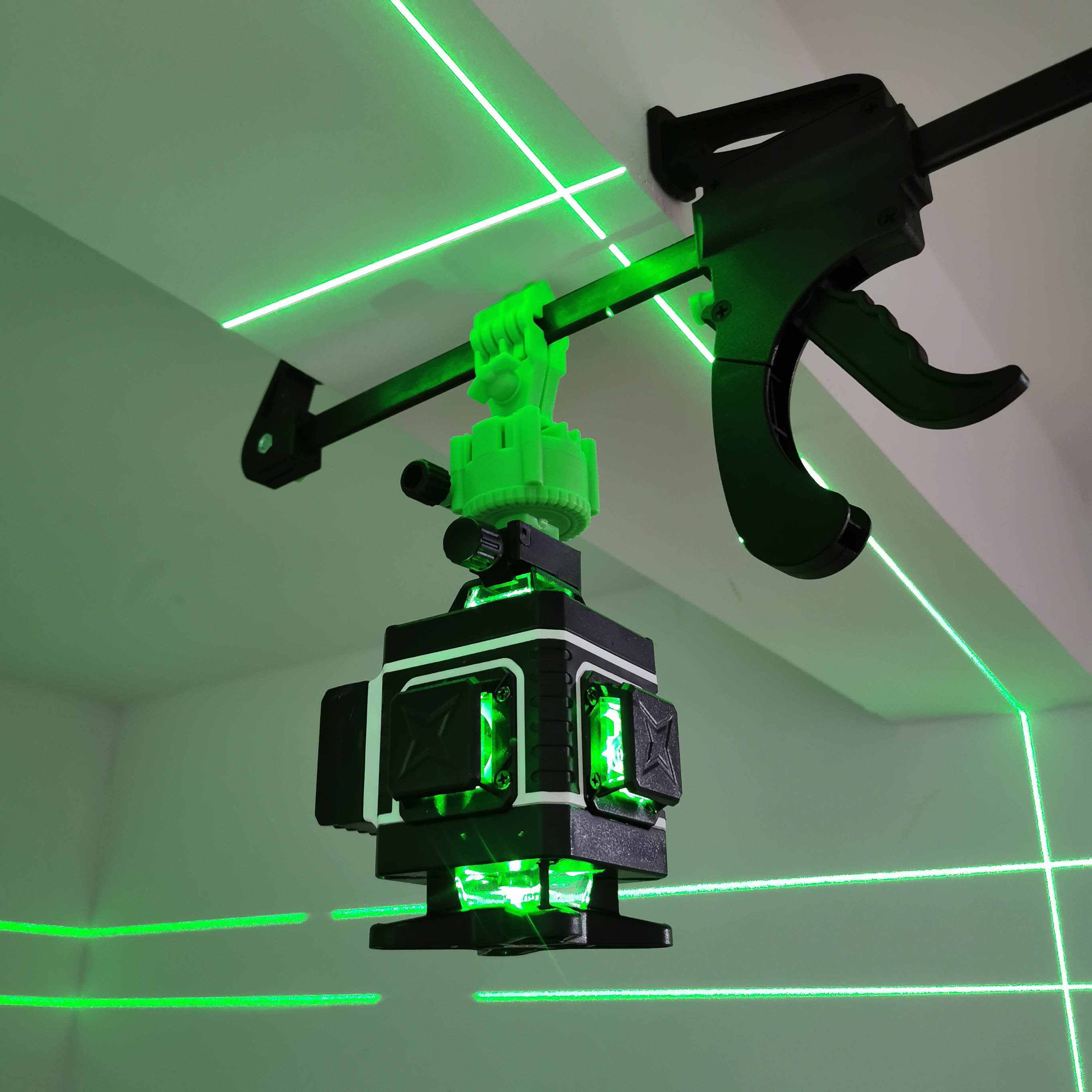 Fengbang wall sticker infrared level 12 line green light high precision strong light fine line plaster dot sticker wall tiles