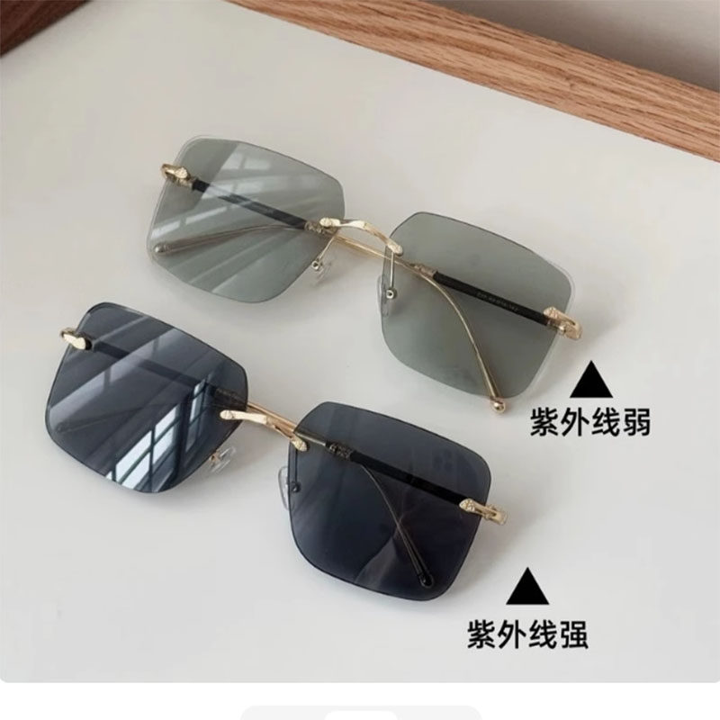 高端眼镜V店的LOGO