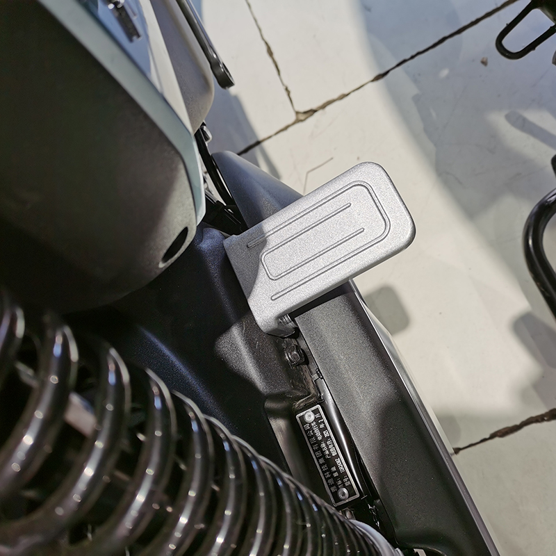 Yadi electric car Ds5 rear pedal aluminum bracket footrest DE2 DE8 DM6 DT6 DT3 DM2 original accessories