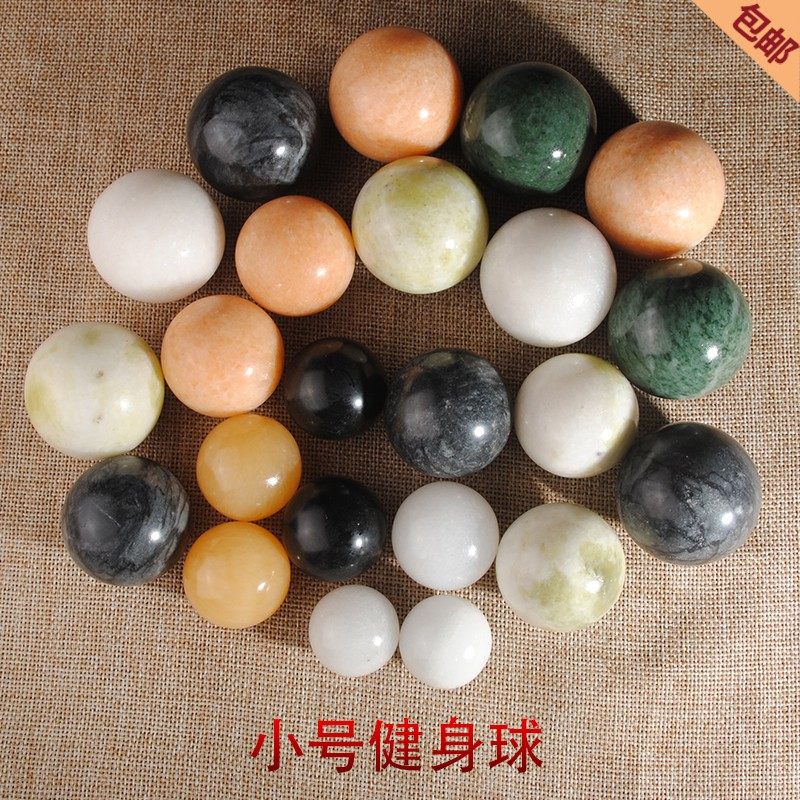 Small number of handball fitness balls holding the ball children training to use the ball lady practice the small ball for old age to turn the ball into the ball