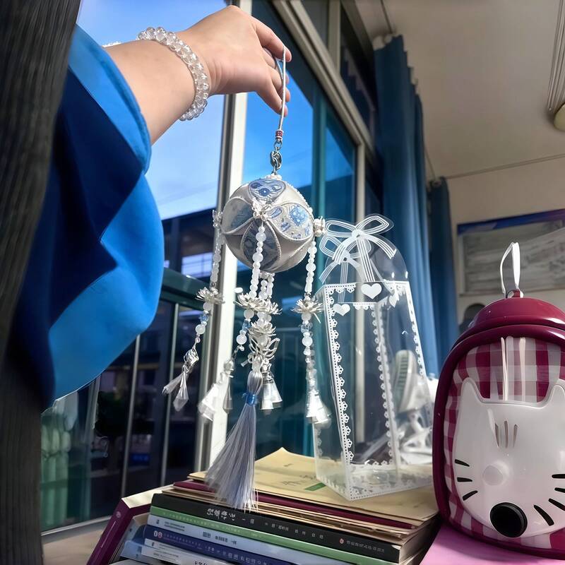 12-Petal Hydrangea Pendant Guangxi Dreamy Intangible Cultural Heritage Tassel Decoration Handmade DIY Valentine's Day Gift for Girlfriend Surprise 12-Petal Hydrangea Pendant Guangxi Dreamy Intangible Cultural Heritage Tassel Decoration Handmade DIY Valentine's Day Gift for Girlfriend Surprise