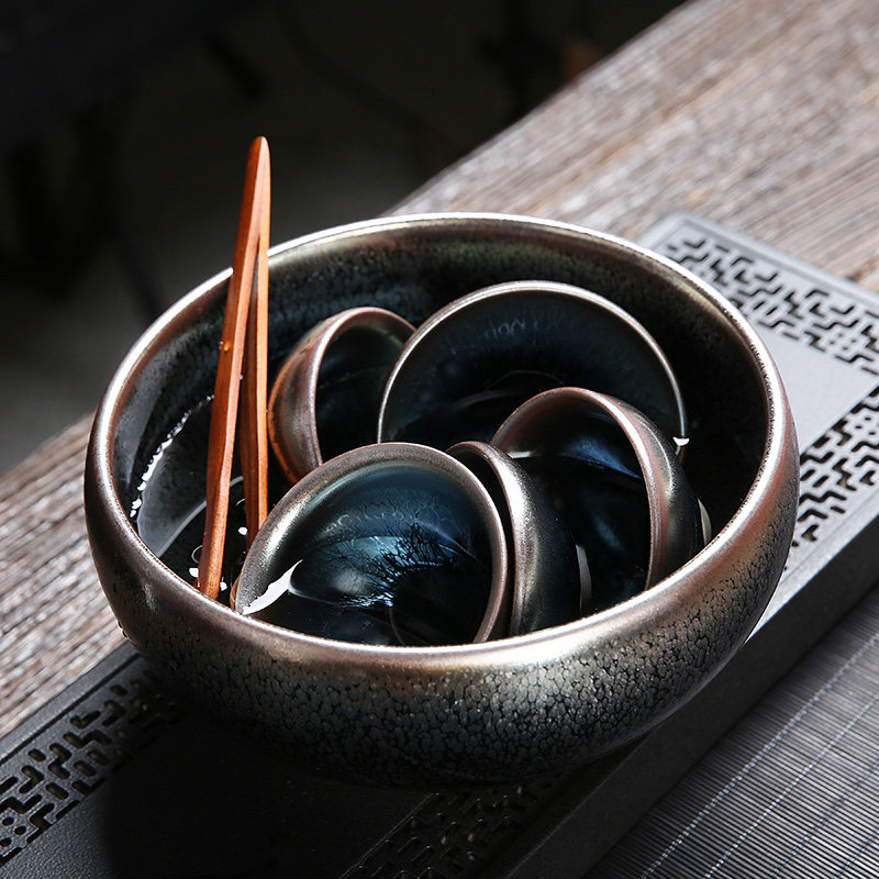 Jianyang Jianchigan oil drop tea washed iron tyres full of stars blue light pen washing power tea with ceramic large number of water spittoon to wash tea cup