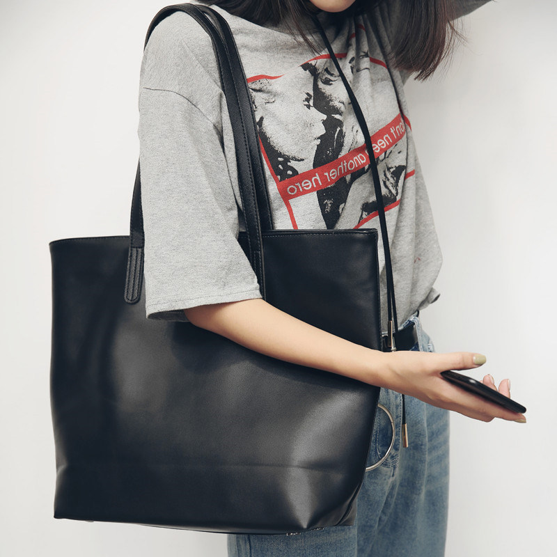 Black bag bag 202223 new single shoulder large capacity Ocean temperament sensing package for small commuter senior sense