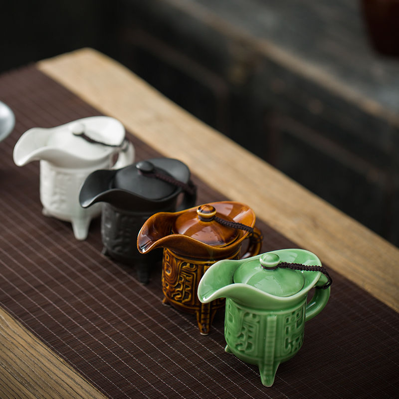 Art hin ceramic cup three foot cup wine suits for high pot liquor liquor cup after the ancient wine wine bottles in the style of the ancients