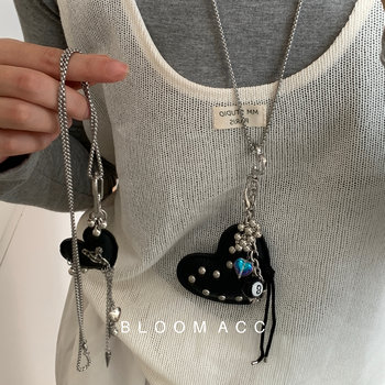 Korean ins style black love pendant necklace women's niche high-end temperament clavicle chain long clothing accessories