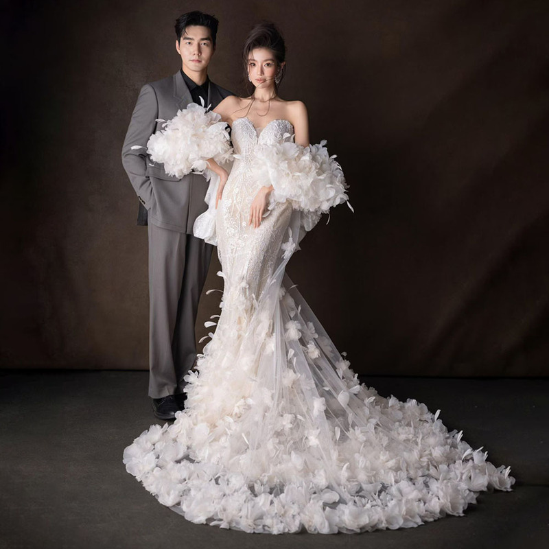 New Photo Studio Theme Clothing for Couples, Old Money Style Fishtail Lace Flower Shawl Oil Painting Wedding Dress New Photo Studio Theme Clothing for Couples, Old Money Style Fishtail Lace Flower Shawl Oil Painting Wedding Dress