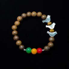 листья аквиларии