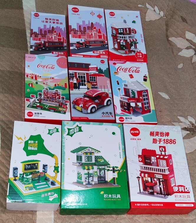 Coca-Cola's whole family football ground building blocks Toys snow Bio New Year building blocks 2020 National Games Stadium building blocks
