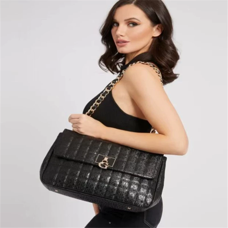 Сумка женская Guess: сумка через плечо с подтяжкой рук — лёгкая клейкая надписная поверхность, большая вместимость, цепочка
