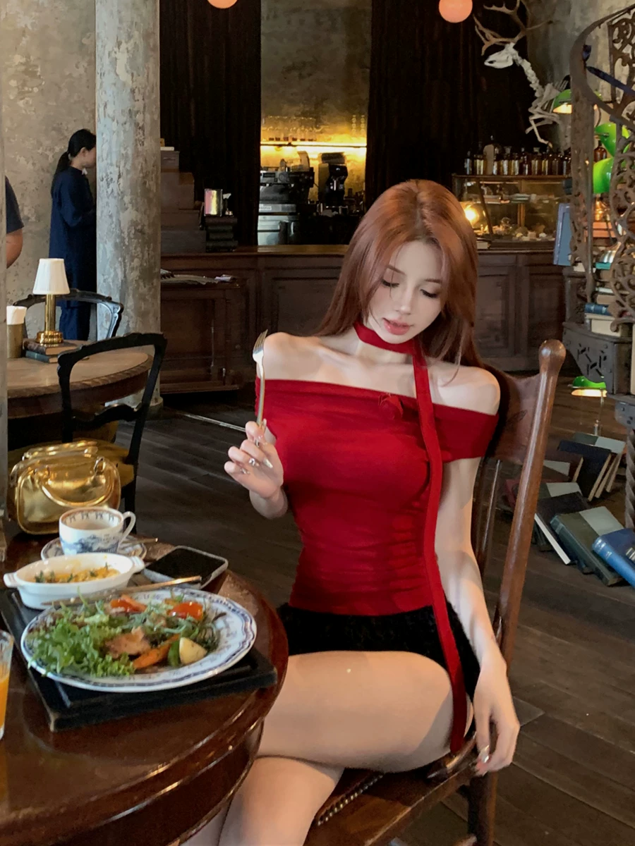 Сексуальная летняя красная футболка с короткими рукавами, открытые плечи, цветочная