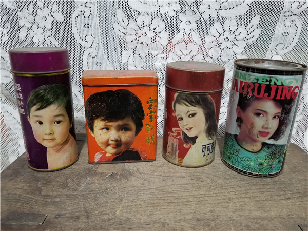80s Tin box dolls, etc. 4 models 1 picture 4 2 Fig. 1 out-Taobao