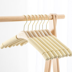 ເຄື່ອງນຸ່ງໃຫມ່ camphor ໄມ້ໄມ້ແຂງບໍ່ເລື່ອນໃນຄົວເຮືອນທີ່ບໍ່ແມ່ນເຄື່ອງຫມາຍຕ້ານ shoulder ມຸມ multi-functional wardrobe ການເກັບຮັກສາ hook ເຄື່ອງນຸ່ງຫົ່ມໄມ້ hanger