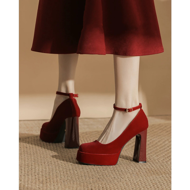 Red Waterproof Platform Wedding Shoes for Women, 2026 New Model, Suitable for Petite Individuals, Square Toe, Chunky Heel, Comfortable for Long Wear, High Heels for Toasting Red Waterproof Platform Wedding Shoes for Women, 2026 New Model, Suitable for Petite Individuals, Square Toe, Chunky Heel, Comfortable for Long Wear, High Heels for Toasting