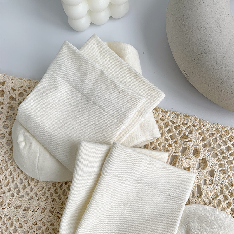 White pile socks in autumn and winter with black medium socks Martin boots stockings