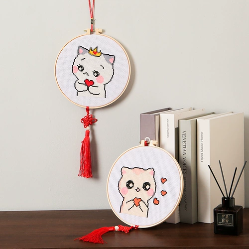 Новые детские милые кошки начинают изучать Girl Cross Stitch