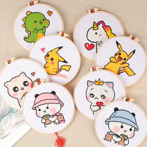 Новые детские милые кошки начинают изучать Girl Cross Stitch