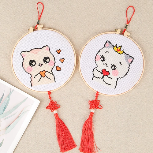 Новые детские милые кошки начинают изучать Girl Cross Stitch