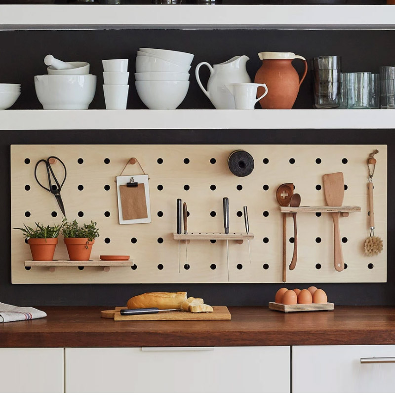 Small wood good product dining room shelf Hole board wall hanging simple Nordic style dining table cup kitchen wall storage shelf