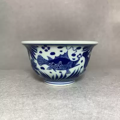 Jingdezhen Shichengtang hand-painted blue and white underglaze fish algae pattern Master Cup Single Cup hand Cup hand Cup