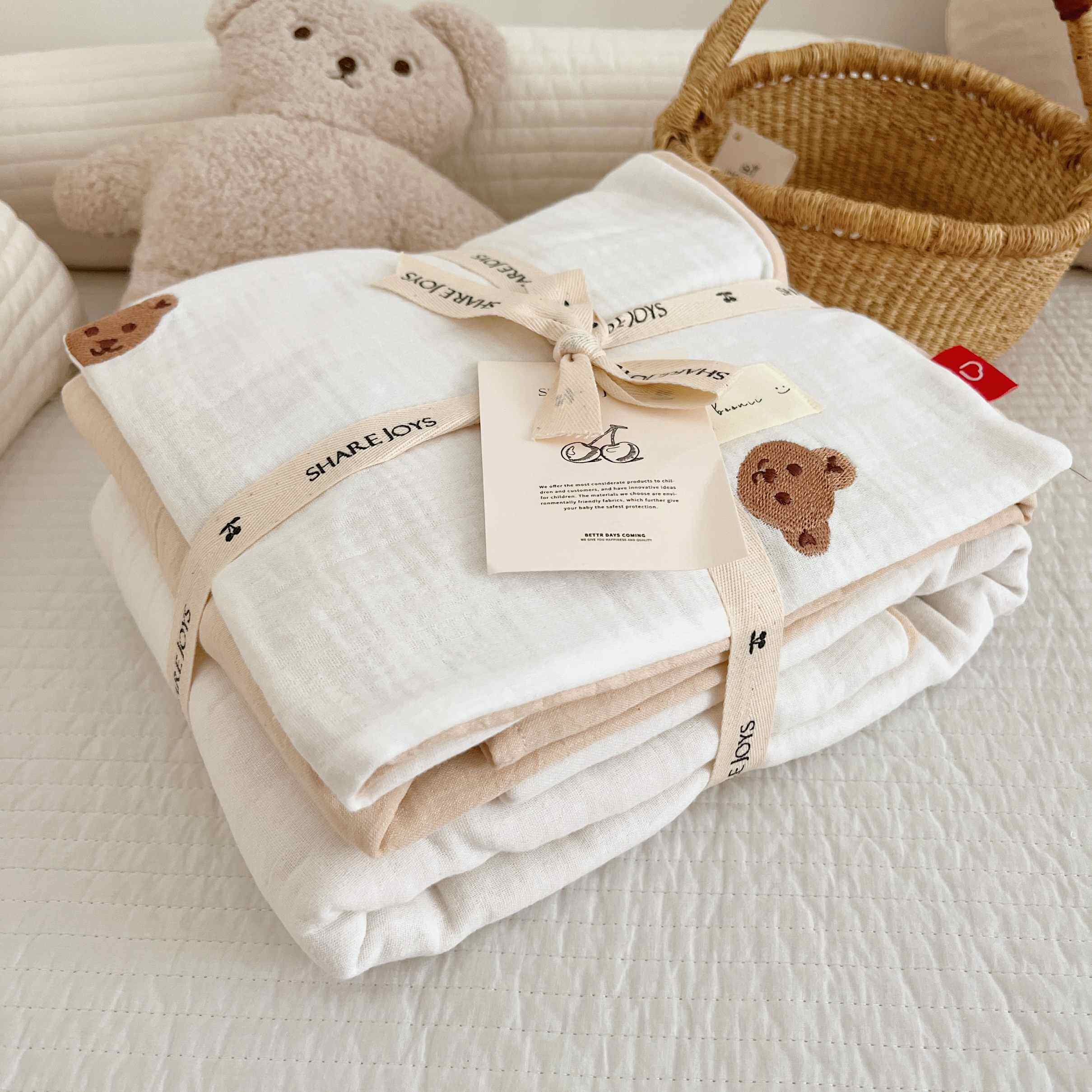 ins Bear Children are packed with 120 x 150 pure cotton gauze newborn babies covered with a single pillow set