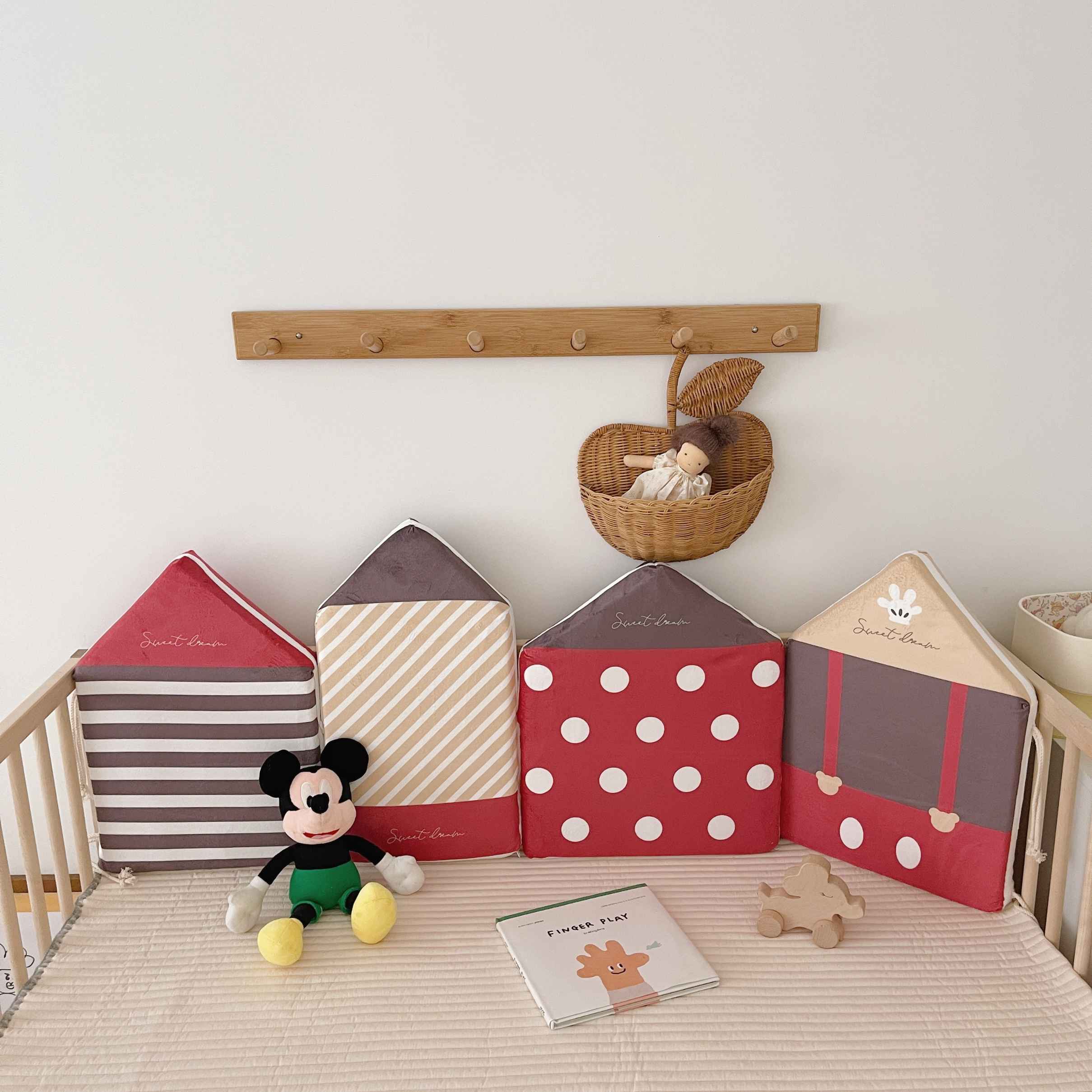 Small house bed surround crib anti-collision soft surround block stitching fabric cushion children's room decorative guardrail removable and washable