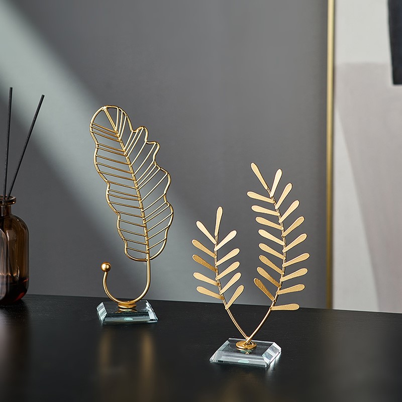 High-end light luxury crafts fittings Nordic creative wine cabinet mask decoration