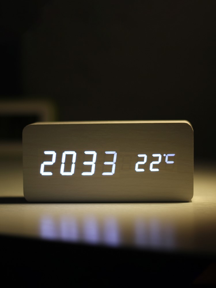 Retro intelligent clock LED students with alarm clock atmospheric desktop seating room clock fitting for night light electronic clock