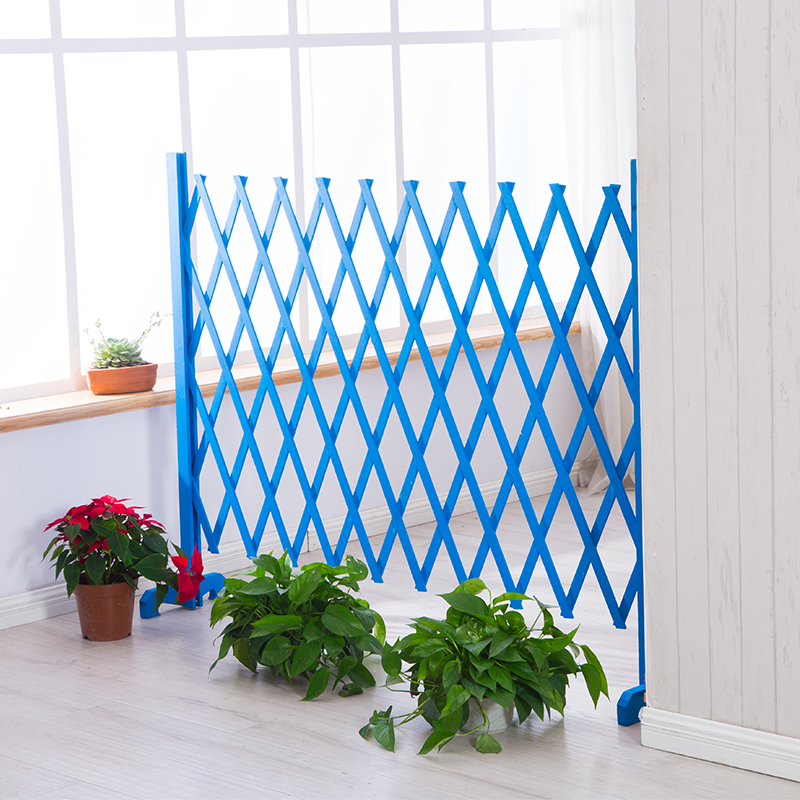 Solid wood fence at the door of the file decorates the retractable fence with interior partition fence of children's fence