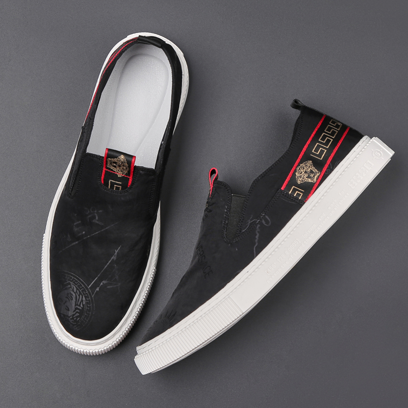 2021 new summer casual lightweight breathable slip-on shoes men's cloth shoes Korean version of the trend lazy shoes men