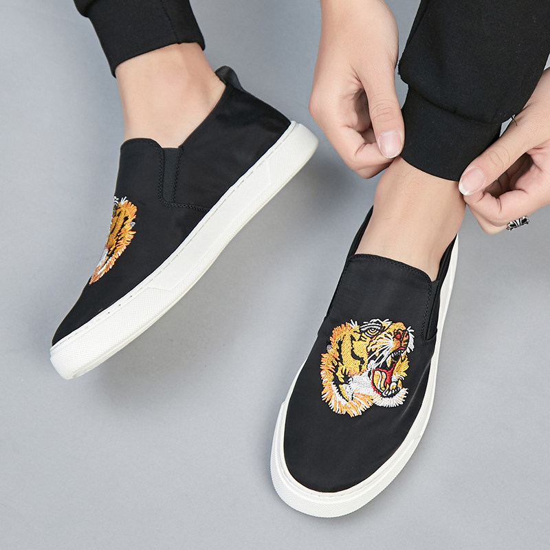 Lefu shoes men's cloth shoes in summer breathable flat floor shoes Han edition tiger head embroidered lazy shoes