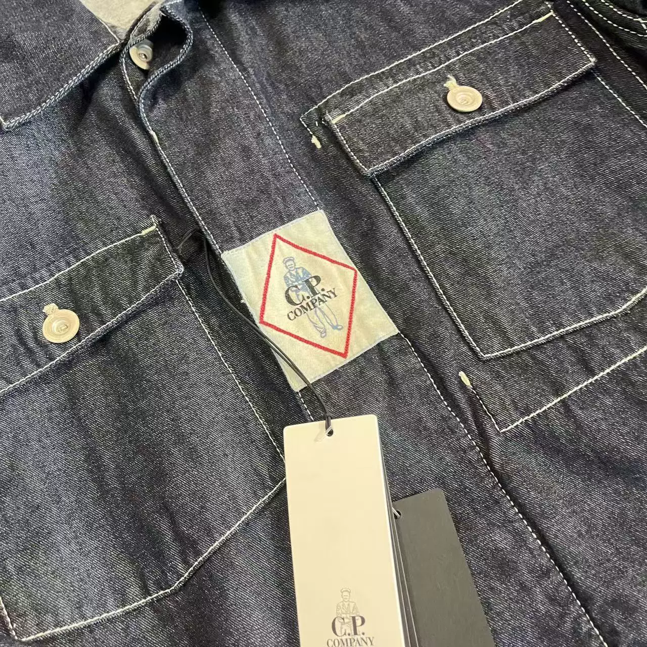 Мужско-женская куртка в одном стиле из денима с эффектом distressed, возврату не подлежит