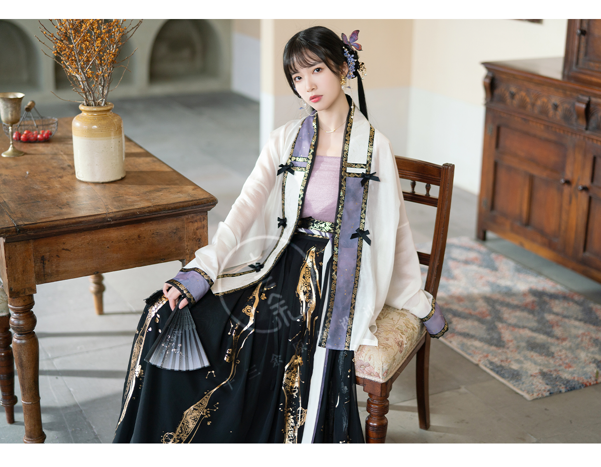 Китайцы одежда наборы 十三余小豆蔻儿[瑶光]黑金紫烫金对襟衫吊带褶裙蝴蝶结宋制汉服女