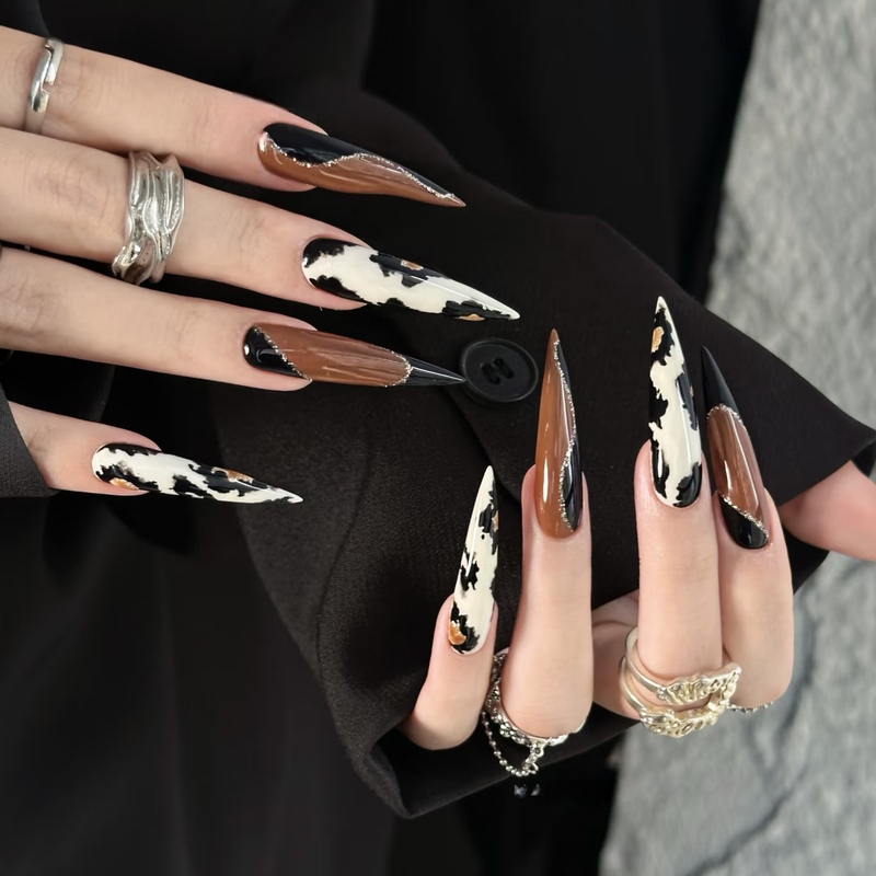 Trendy and Stylish Autumn and Winter Handmade Press-On Nails with Black and White Leopard Print for a High-End Look