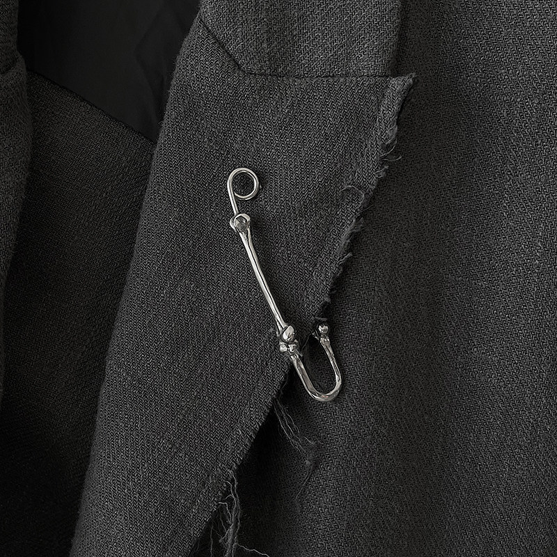 Never Sleeping: Dark Avant-garde Minimalist Niche Style, Alien Bone Design, Brooch/Pin Accessories