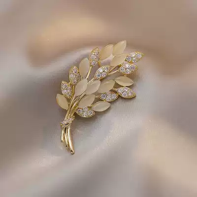 Exquisite high-grade wheat brooch women 2021 New Tide anti-light design sense pin buckle suit suit clothes accessories